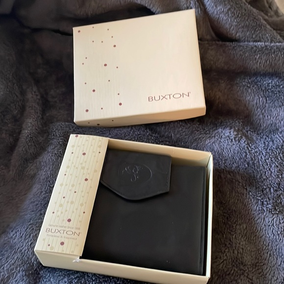 Buxton Accessories - Buxton Leather wallet NWT & gift box Excellent condition $50
